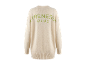 Pull en maille oversize beige avec inscription verte au dos.