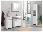 Meubles de salle de bain blancs avec un lavabo et une armoire à miroir.