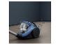 Un aspirateur Rowenta bleu avec un tuyau et un bac à poussière transparent.