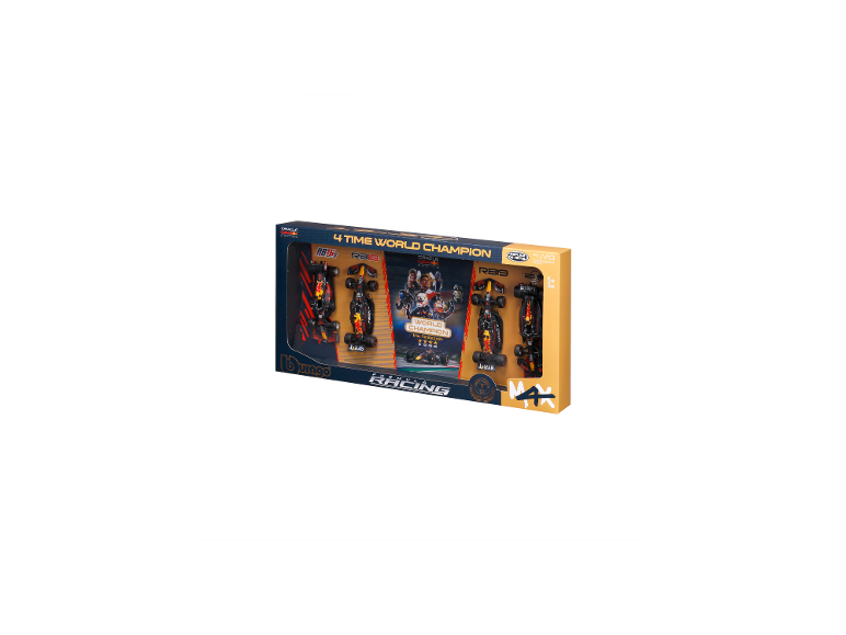 Quatre voitures de course miniatures dans une boîte, célébrant un 4 fois champion du monde.