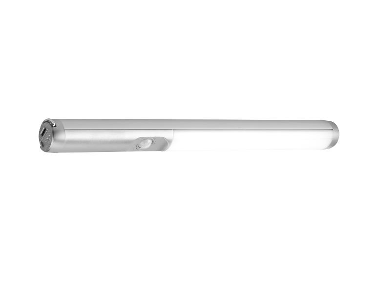 Une lampe LED argentée avec capteur de mouvement.