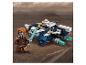 Figurine LEGO Plo Koon avec sabre laser et son vaisseau spatial sur un paysage brun