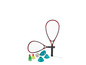 Deux raquettes de tennis rouges, un volant, une balle et des cônes.