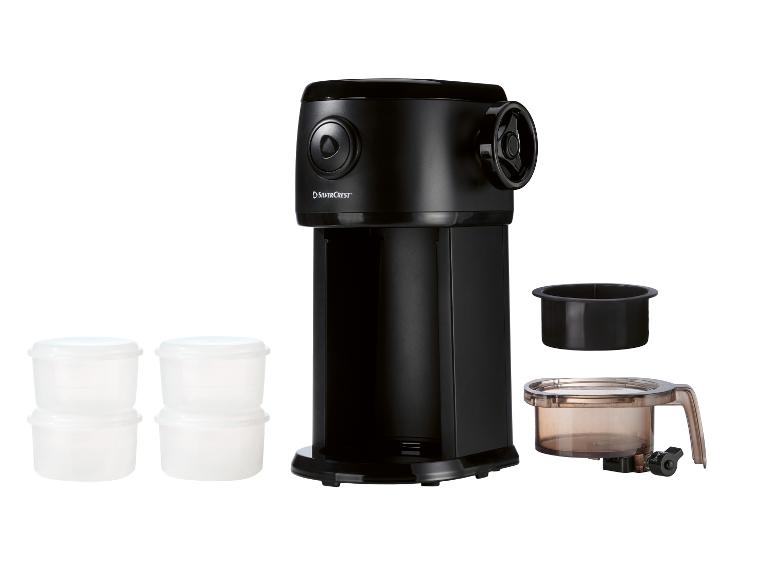 Moulin à café noir avec accessoires et récipients en plastique.