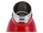 Bouteille isotherme rouge ouverte avec un bord et un intérieur métalliques.