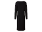 Robe noire en tricot à manches longues.