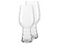 Deux verres à bière transparents, design élégant.