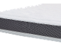 Matelas blanc avec côté en maille grise.