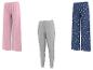 Trois pantalons de pyjama pour femmes : rose à pois blancs, gris et bleu à marguerites.