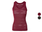 Un débardeur en tricot rouge foncé avec un motif ajouré.