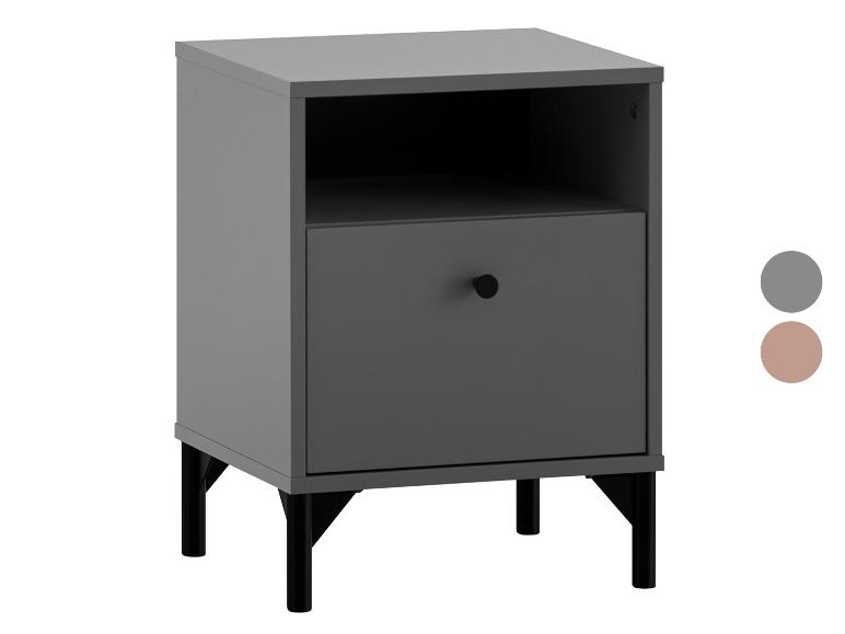 Table de chevet grise avec compartiment ouvert et tiroir, pieds noirs.