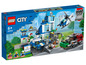 LEGO City commissariat de police avec hélicoptère, voiture de police et fourgon de prison.