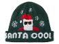 Bonnet en tricot vert avec un motif de Père Noël et le texte 'Santa Cool'.
