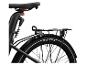 Un vélo électrique noir avec un pneu Kenda et un porte-bagages.