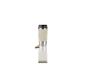 Thermos beige avec grains de café et biscuit.