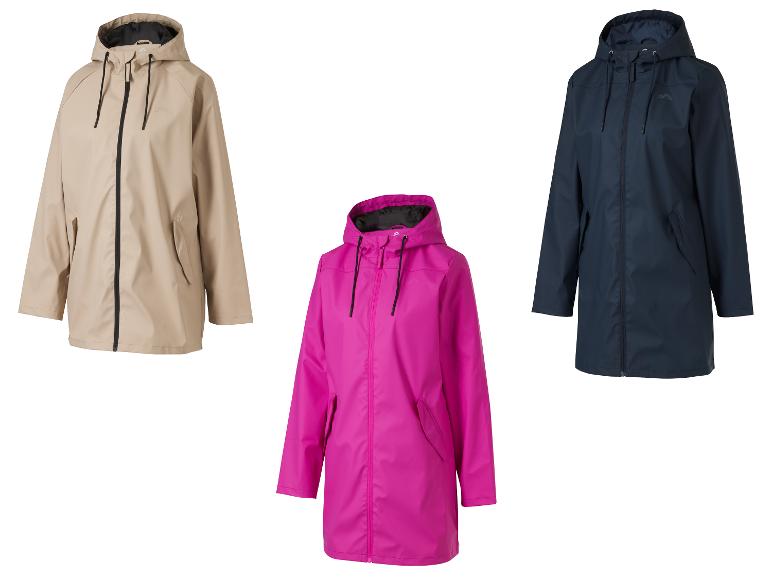 Imperméables pour femmes en beige, fuchsia et bleu marine.