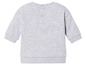 Un t-shirt gris à manches longues pour bébé.