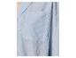 Chemise bleue à rayures avec une poche poitrine.