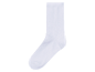 Une chaussette blanche en coton.
