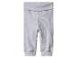 Pantalon de bébé côtelé gris clair avec taille haute et revers.