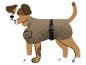 Chien de dessin animé portant un manteau matelassé marron avec une sangle à boucle noire.