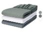 Draps-housses empilés en gris, blanc et gris foncé avec des échantillons de couleurs.