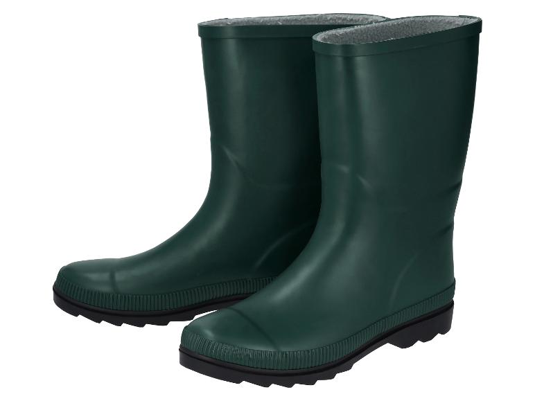 Une paire de bottes de pluie vertes avec une doublure intérieure en fausse fourrure.