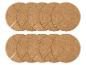 Deux rangées de tapis ronds en fibre de coco superposés pour plantes avec découpe pour la tige.