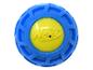 Une balle Nerf bleue avec un noyau jaune.