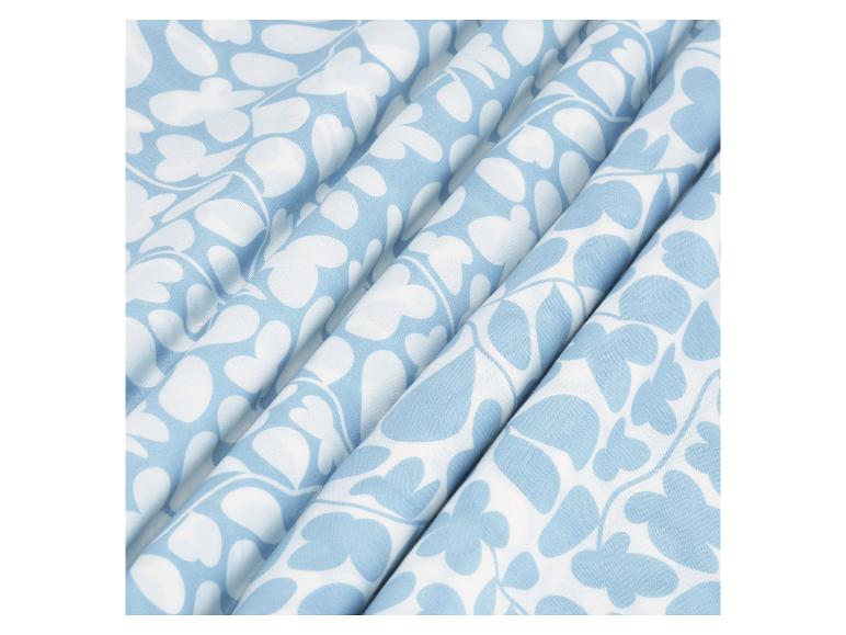 Tissus aux motifs floraux bleus et blancs.