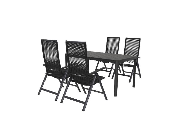 Ensemble table et chaises de jardin : table rectangulaire et quatre chaises pliantes noires tressées.