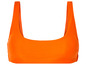 Un haut de bikini orange avec des bretelles larges.