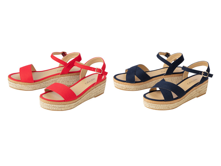 Espadrilles plates-formes rouges et bleues de la marque Esmara.