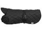 Manteau matelassé noir pour chien avec sangle réglable et boucle.