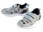 Deux paires de baskets grises pour enfants avec fermeture velcro à l'effigie de Mickey Mouse.