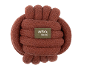 Jouet pour chien en corde tressée marron avec étiquette 'Max's World'.