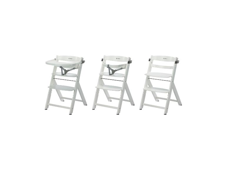 Trois chaises hautes pour bébé blanches, dont une avec plateau, sur fond blanc.