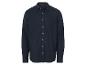 Chemise à manches longues bleu marine.
