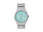 Une montre Auriol argentée avec un cadran bleu clair.