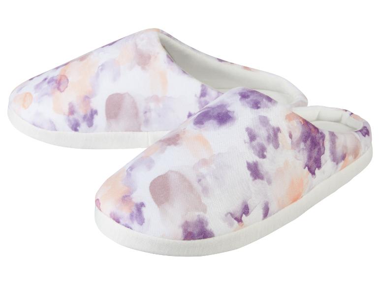 Pantoufles à enfiler, motif aquarelle, tons mauves et pêche.