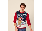 Homme portant un pull de Noël avec un bonhomme de pain d'épices qui skie.