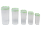 Ensemble de quatre récipients alimentaires en plastique transparent avec couvercles vert clair.