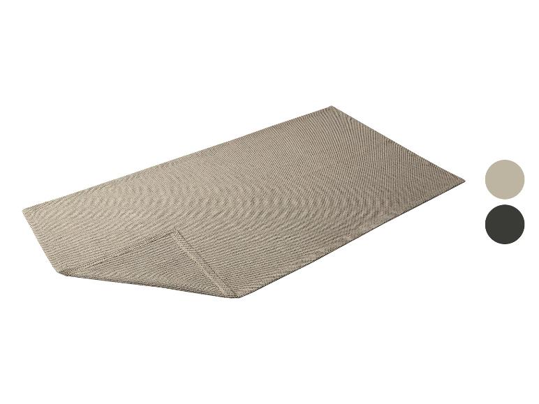 Tapis beige texturé avec deux options de couleur : beige et gris foncé.
