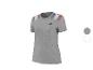 T-shirt de sport gris à manches courtes avec des rayures bleues, blanches et rouges sur les épaules.