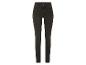 Un jean skinny noir.