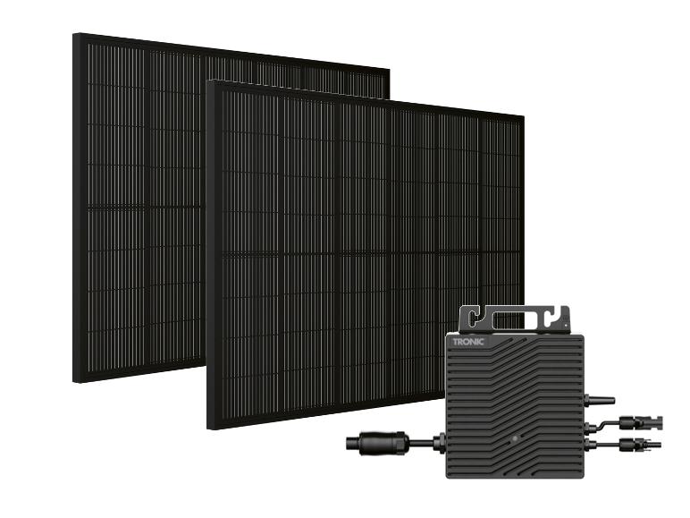 Deux panneaux solaires noirs avec un convertisseur TRONIC noir.