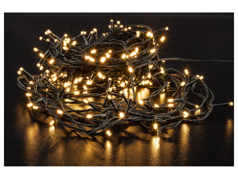 Guirlande de lumières LED chaudes enroulée sur une surface sombre