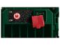 Une powerbank verte avec un bouton marche/arrêt et un port USB.