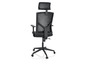 Un fauteuil de bureau noir avec un dossier en maille et un appui-tête.