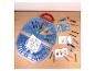 Kit d'art pour enfants avec étui bleu, crayons de couleur, craies, marqueurs et autocollants.
